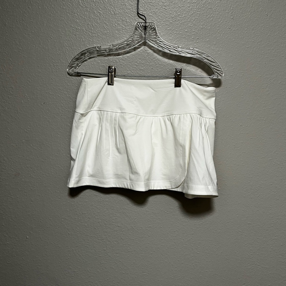 WHITE NIKE SKORT